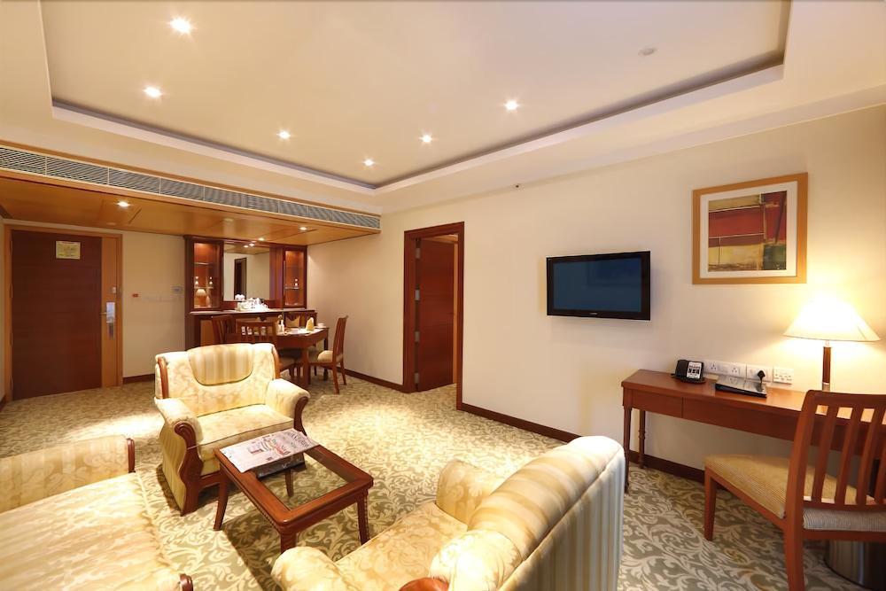 Accord Puducherry Extérieur photo